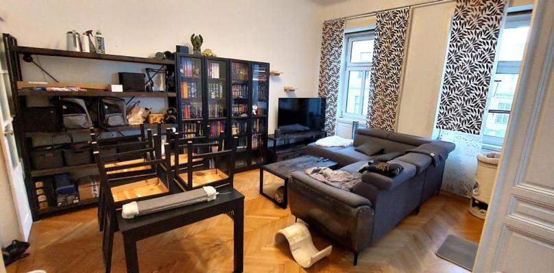 Renovierte Altbauwohnung nächst Viktor-Adler Mark - befristet vermietet
