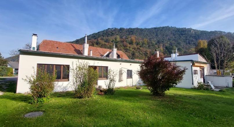  Renovierungsbedürftiges Wohnhaus mit angrenzenden 2888 m² Grünland zu verkaufen